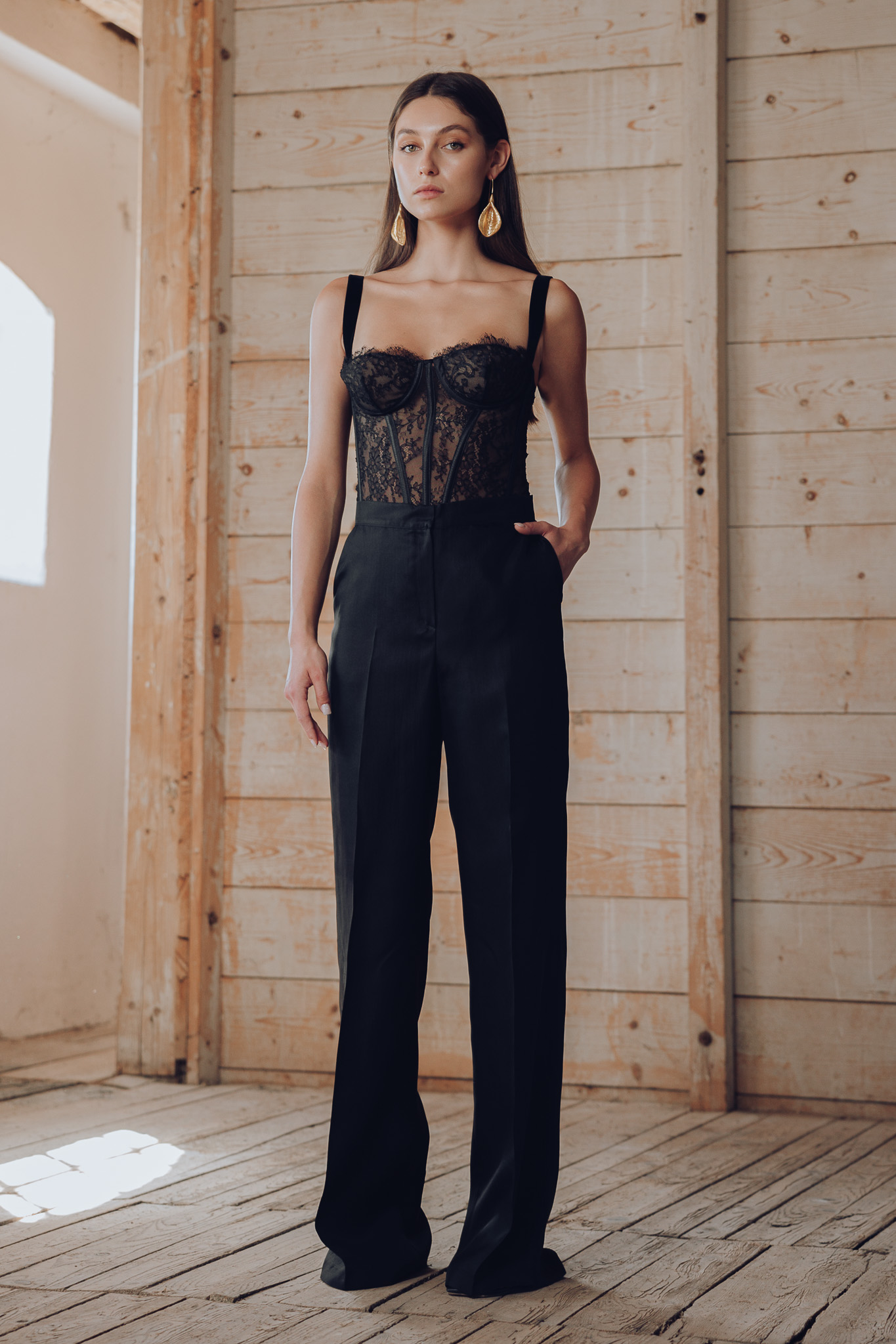 Victoria Black Chantilly Lace Bustier: Elegance Meets Modernity